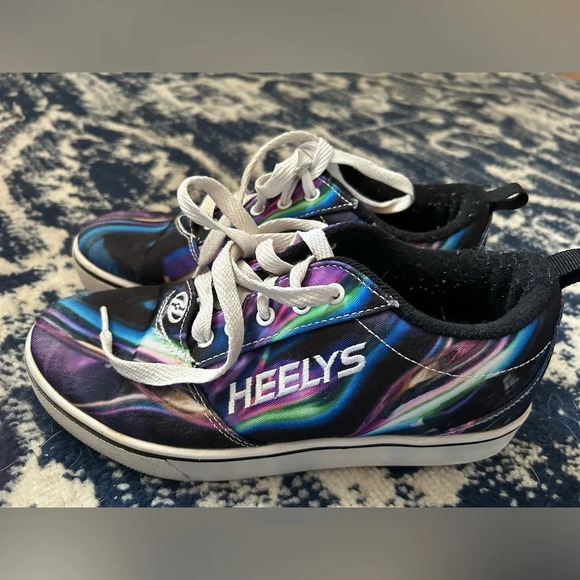 Heelys Sneakers - Picture 2 of 4
